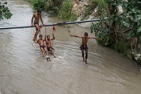 Weather: Hot summer day in Jammu